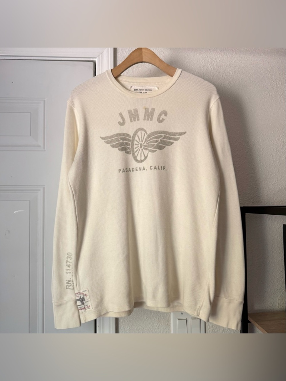 JOHNSON MOTORS vintage off white cream thermal waffle spell out logo‎ crew neck